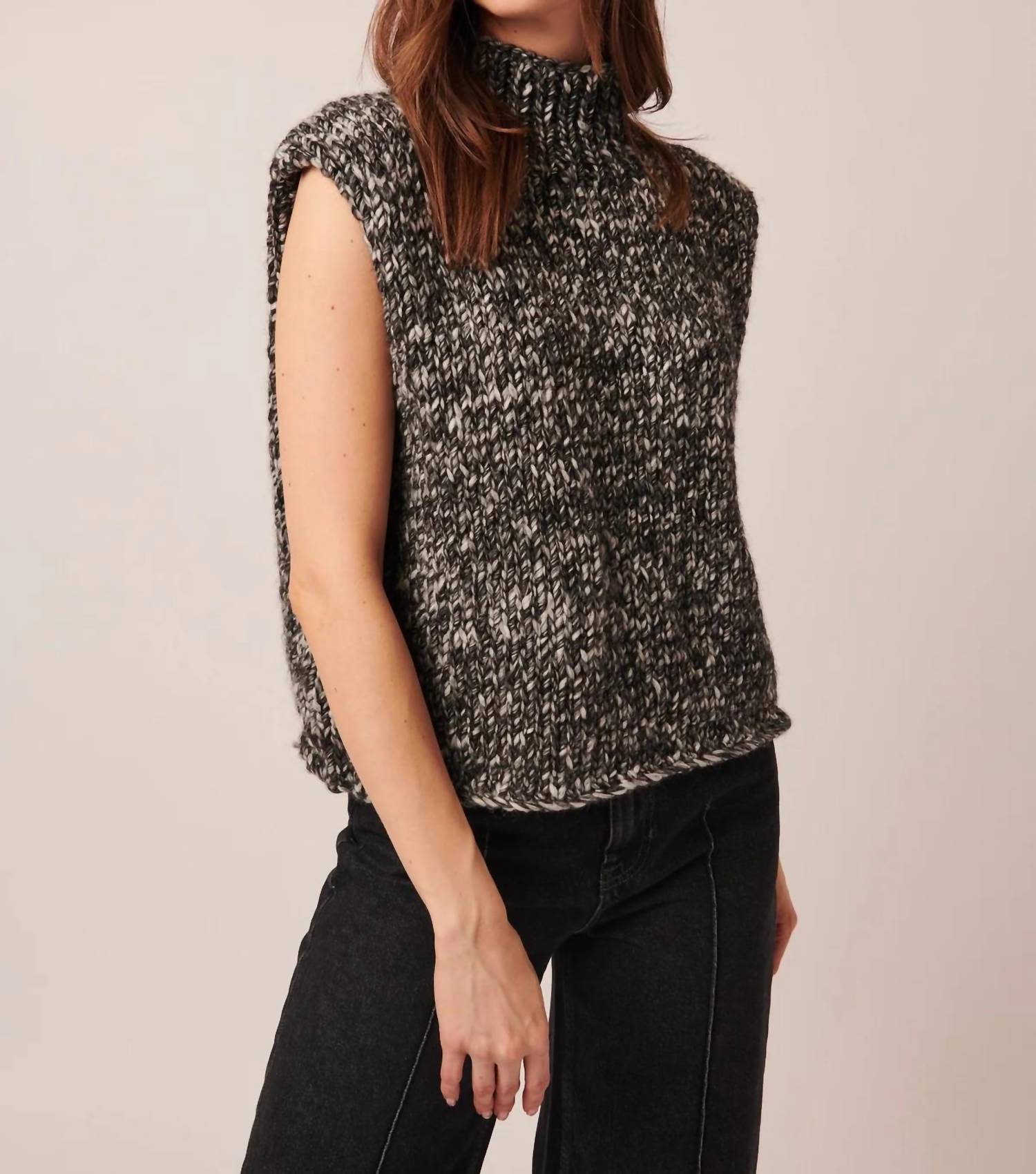 Свитер-жилет Reign In Evening Sky LINE
Свитер-жилет Reign In Evening Sky LINE