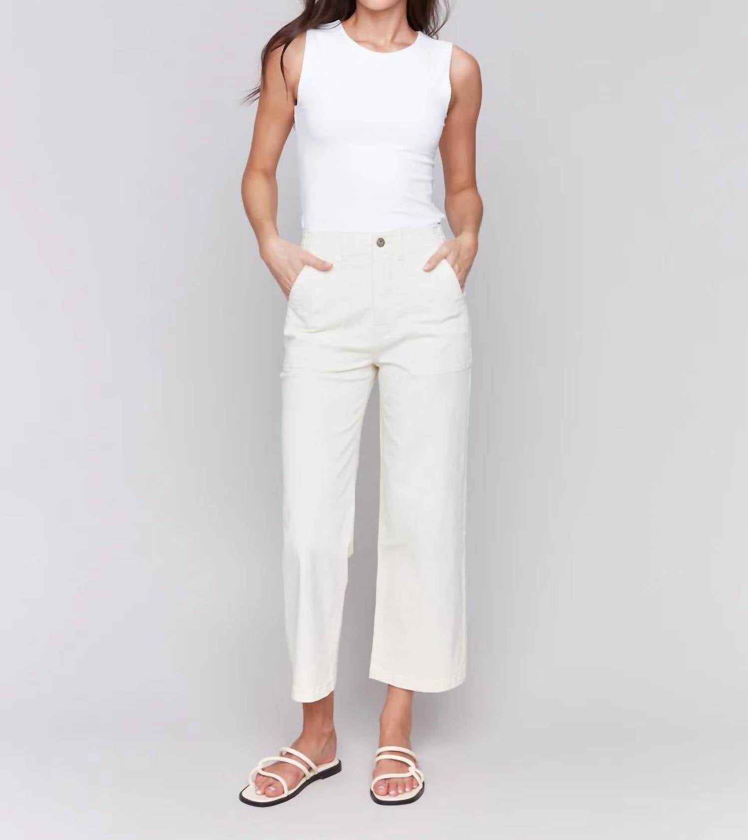 Короткие утилитарные брюки с карманами в натуральном цвете CHARLIE B
Короткие утилитарные брюки с карманами в натуральном цвете CHARLIE B