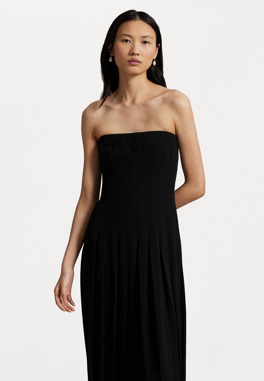 Комбинезон Polo Ralph Lauren PLEATED CREPE SLEEVELESS JUMPSUIT, Black
Комбинезон Polo Ralph Lauren PLEATED CREPE SLEEVELESS JUMPSUIT, Black