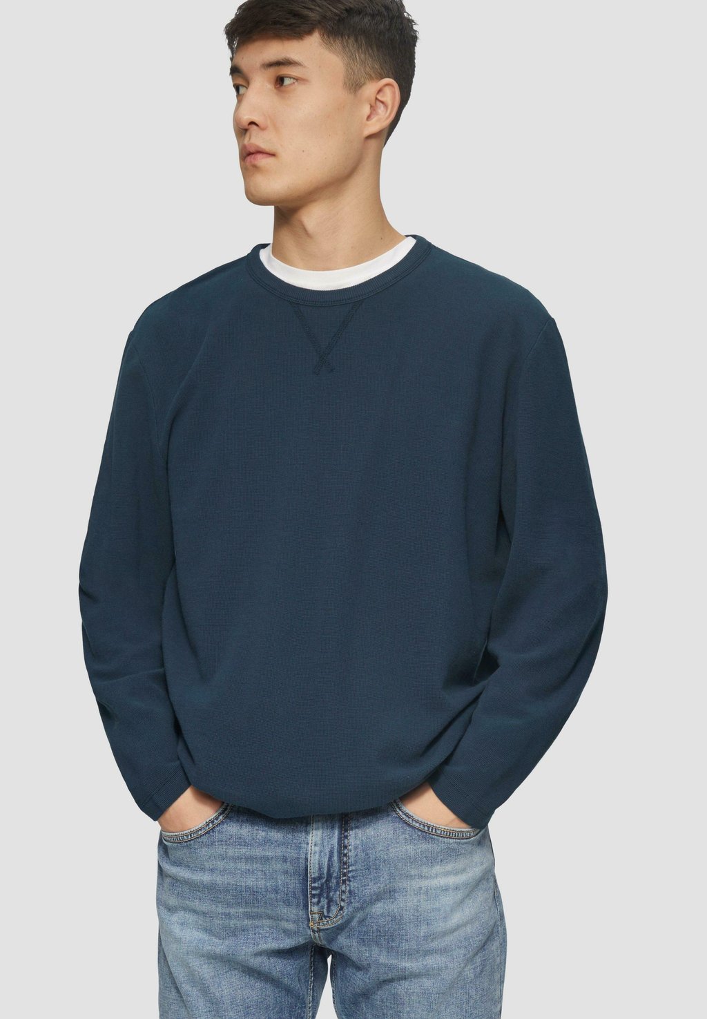 Топ с длинными рукавами LANGARM MIT SEITLICH GESCHLITZTEM SAUM s.Oliver, темно-синий
Топ с длинными рукавами LANGARM MIT SEITLICH GESCHLITZTEM SAUM s.Oliver, темно-синий