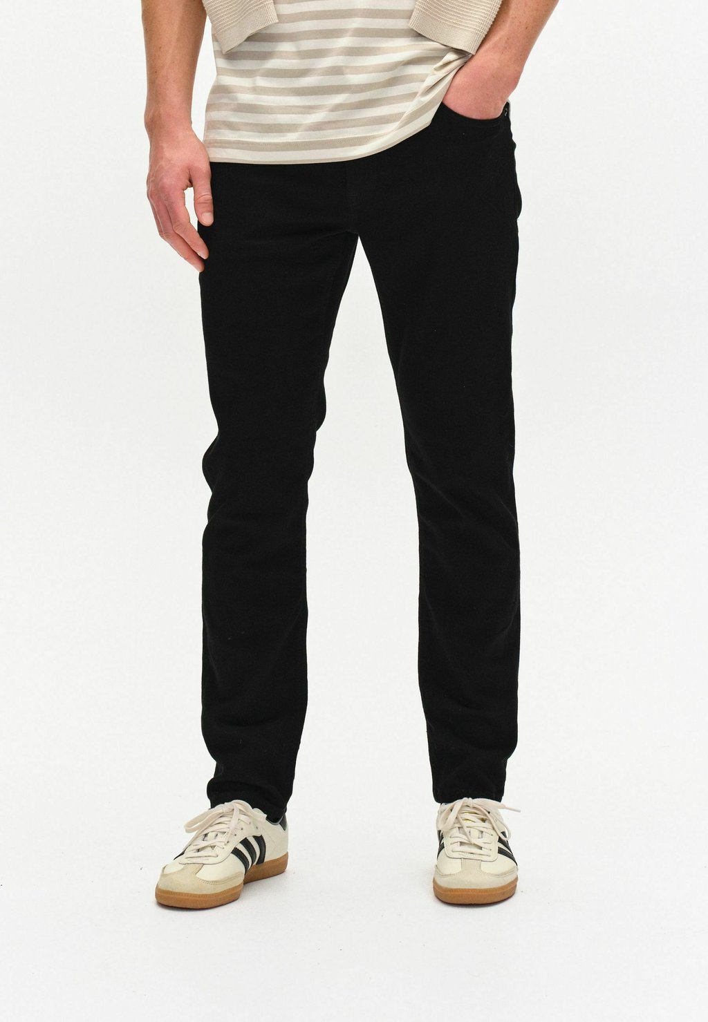 Джинсы облегающего кроя MARC SWORD Gabba, деним
Джинсы облегающего кроя MARC SWORD Gabba, деним