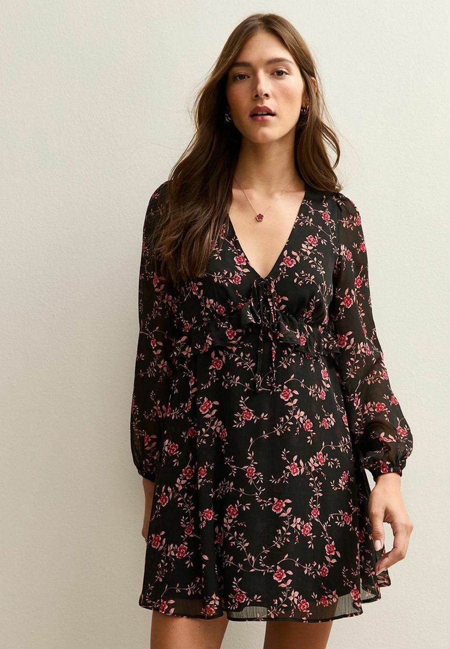 Платье New Look FLORAL CHIFFON LONG SLEEVE MINI, Black Pattern/Black
Платье New Look FLORAL CHIFFON LONG SLEEVE MINI, Black Pattern/Black