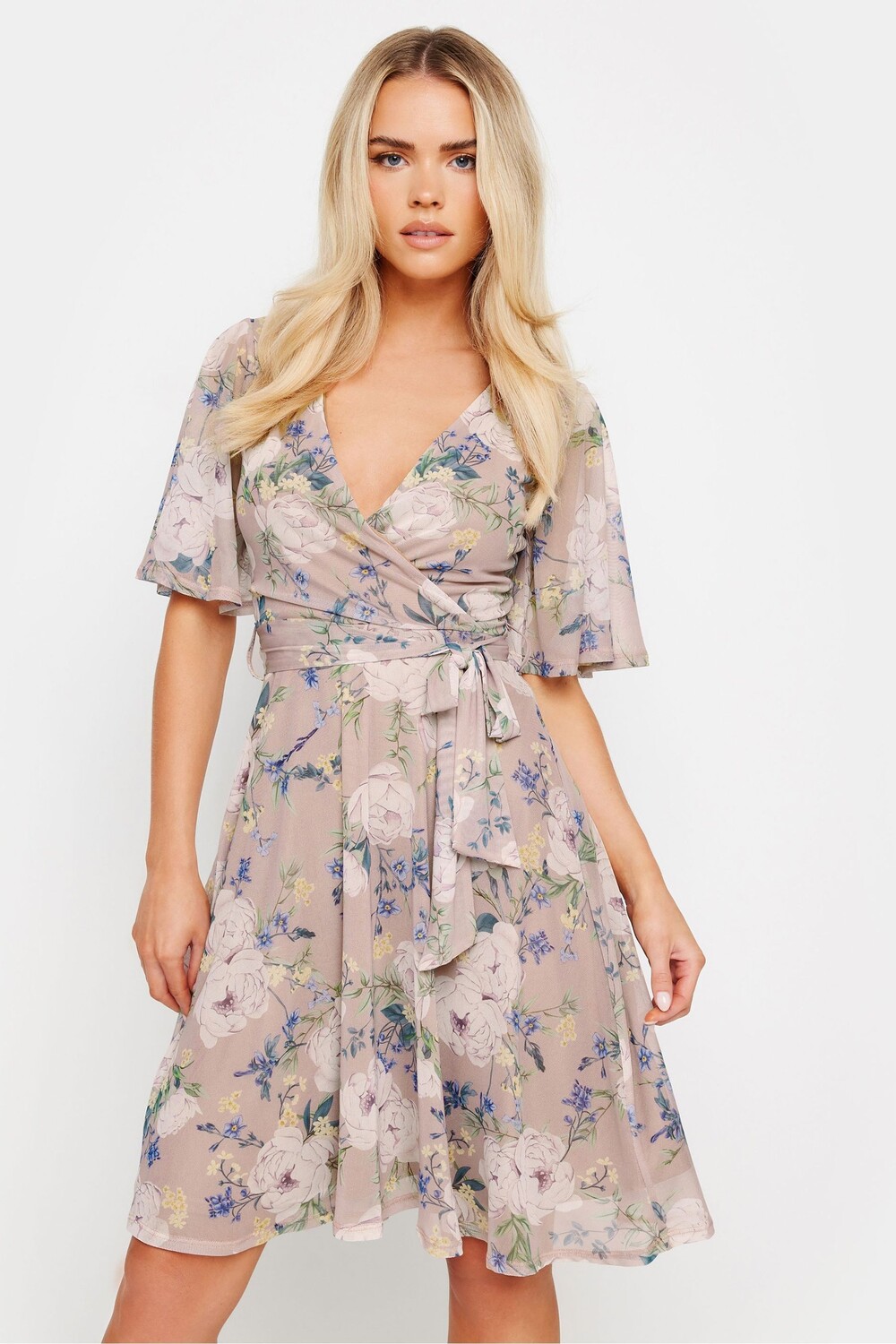 Платье миди с запахом и цветочным принтом из сетки Pixiegirl Petite, розовый
Платье миди с запахом и цветочным принтом из сетки Pixiegirl Petite, розовый