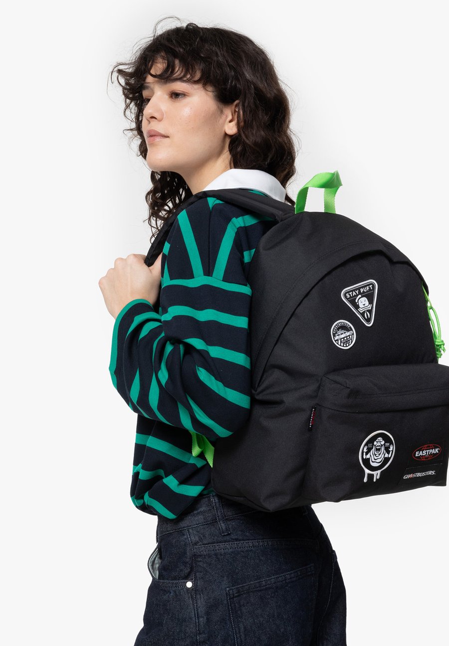 Рюкзак Eastpak DAY, Gb Patches/Black Denim
Рюкзак Eastpak DAY, Gb Patches/Black Denim