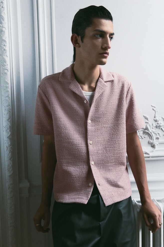 Повседневная рубашка со структурой, стандартного кроя H&M, розовый
Повседневная рубашка со структурой, стандартного кроя H&M, розовый