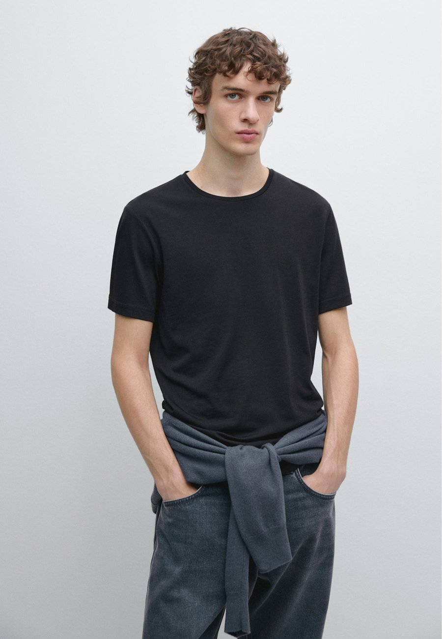 Футболка Massimo Dutti SHORT SLEEVE, Dark Blue
Футболка Massimo Dutti SHORT SLEEVE, Dark Blue