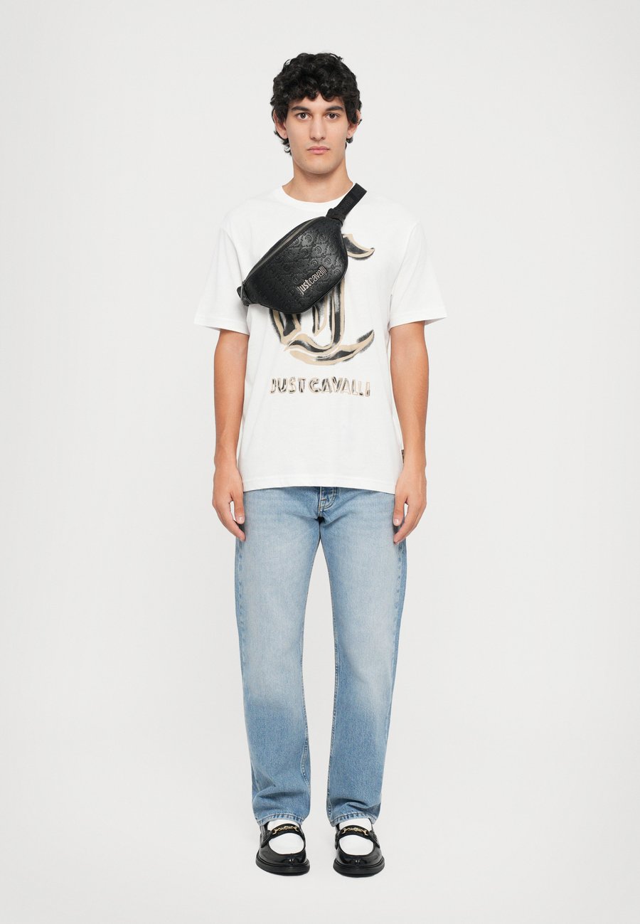 Сумка кросс-боди Just Cavalli JC METAL LETTERING STYLE 2 UNISEX, Black
Сумка кросс-боди Just Cavalli JC METAL LETTERING STYLE 2 UNISEX, Black