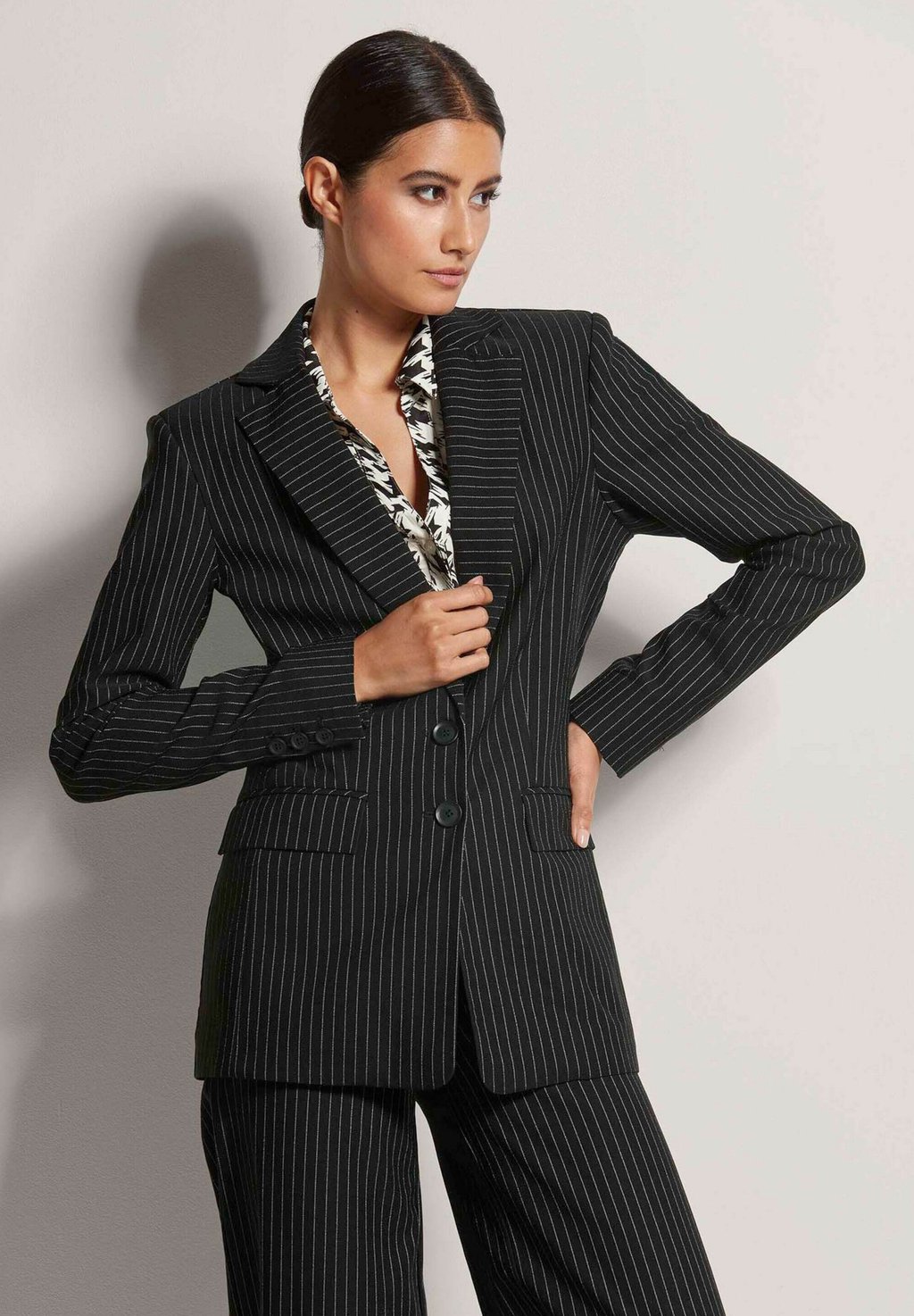 Блейзер TAILLIERTER MADELEINE, черный
Блейзер TAILLIERTER MADELEINE, черный