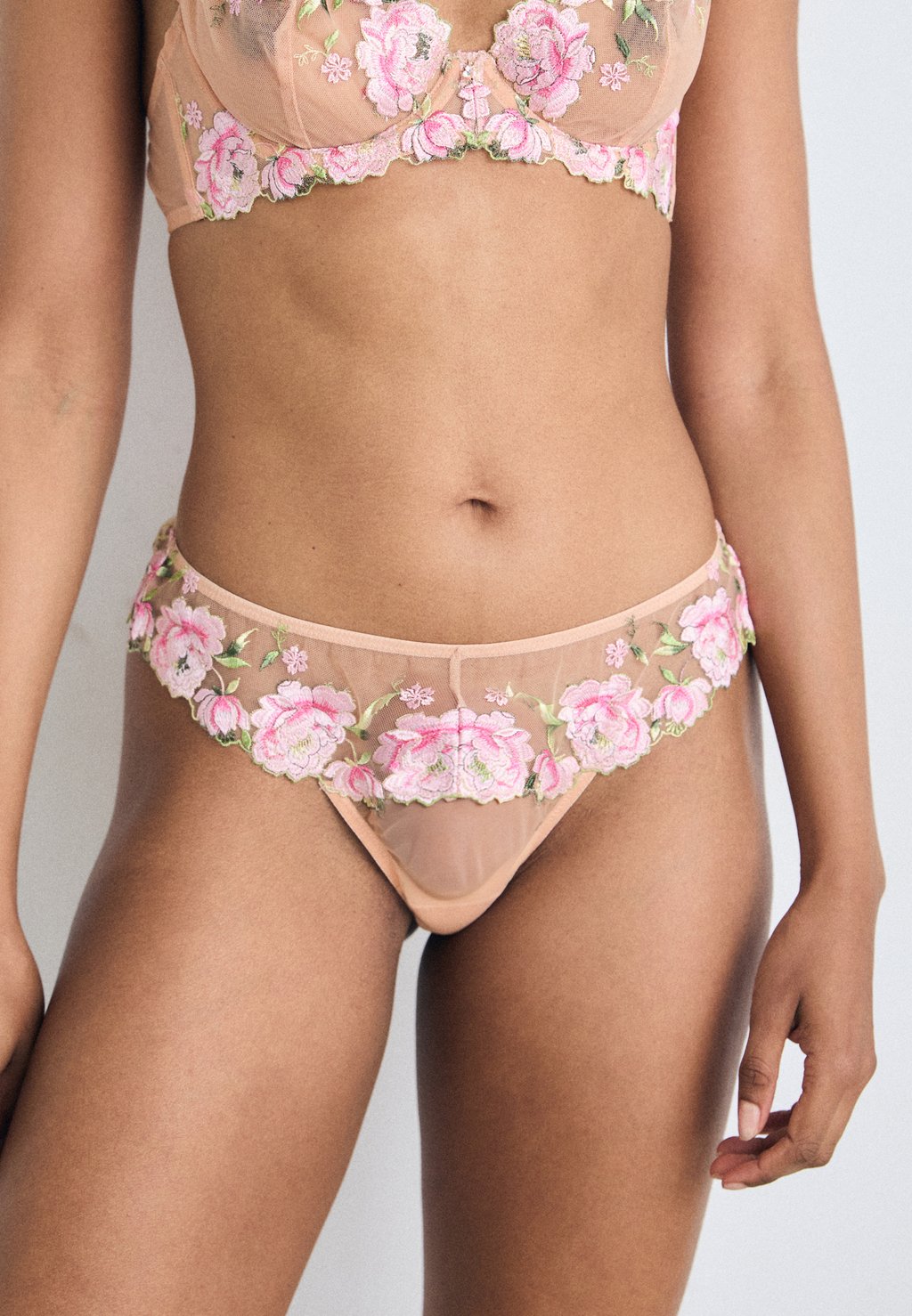 Трусы LOREDANA BRAZILIAN Guess, розовый
Трусы LOREDANA BRAZILIAN Guess, розовый