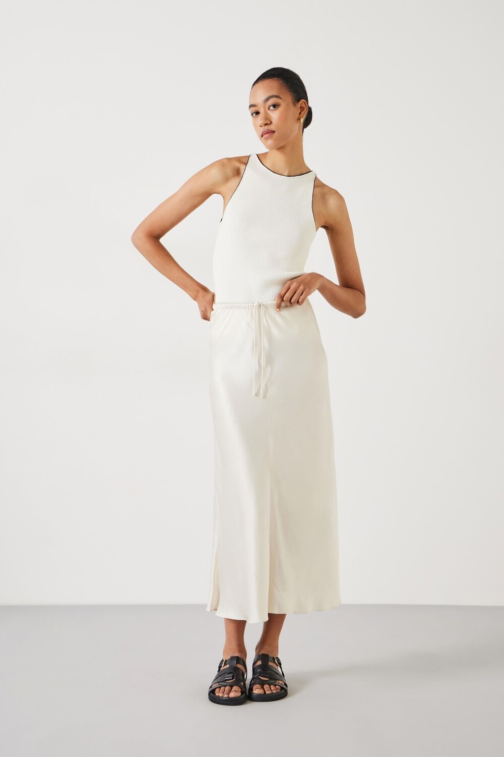 Атласная юбка макси Indra Hush, бежевый
Атласная юбка макси Indra Hush, бежевый