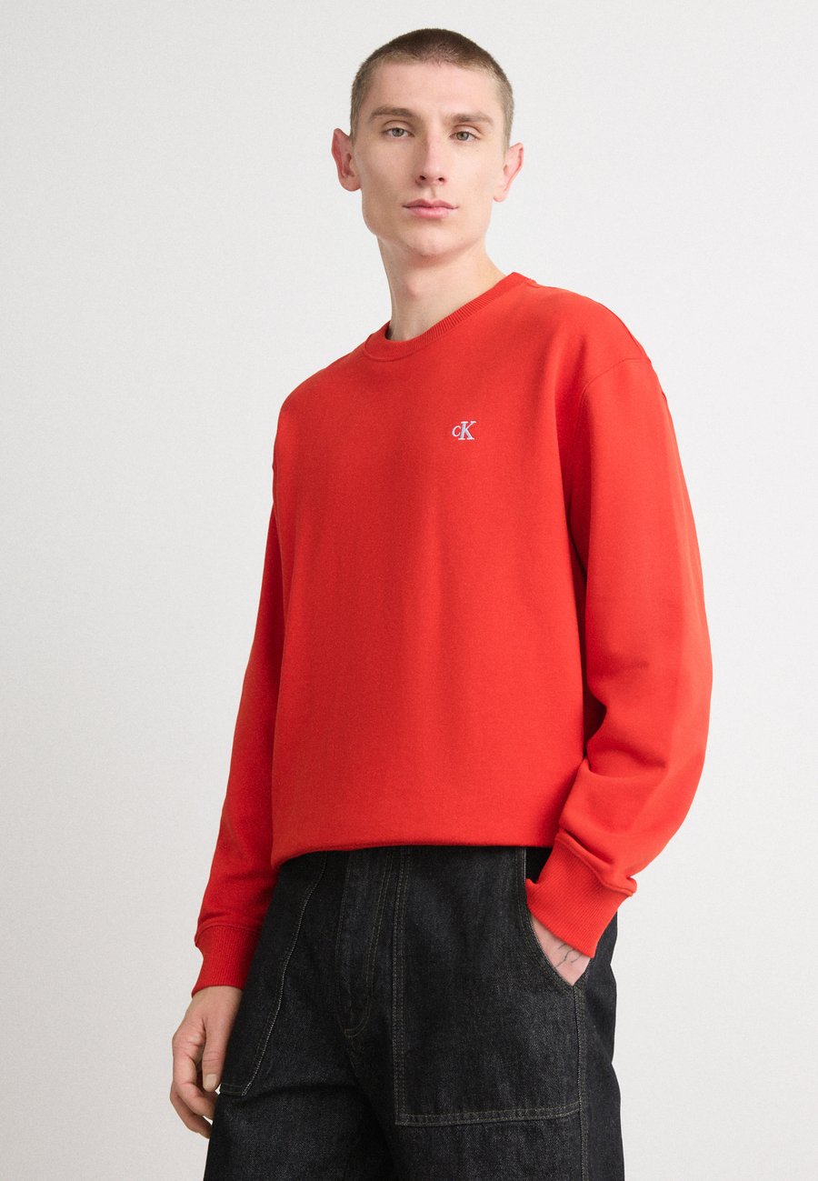 Толстовка Calvin Klein Jeans MONOGRAM, Rush/Red
Толстовка Calvin Klein Jeans MONOGRAM, Rush/Red
