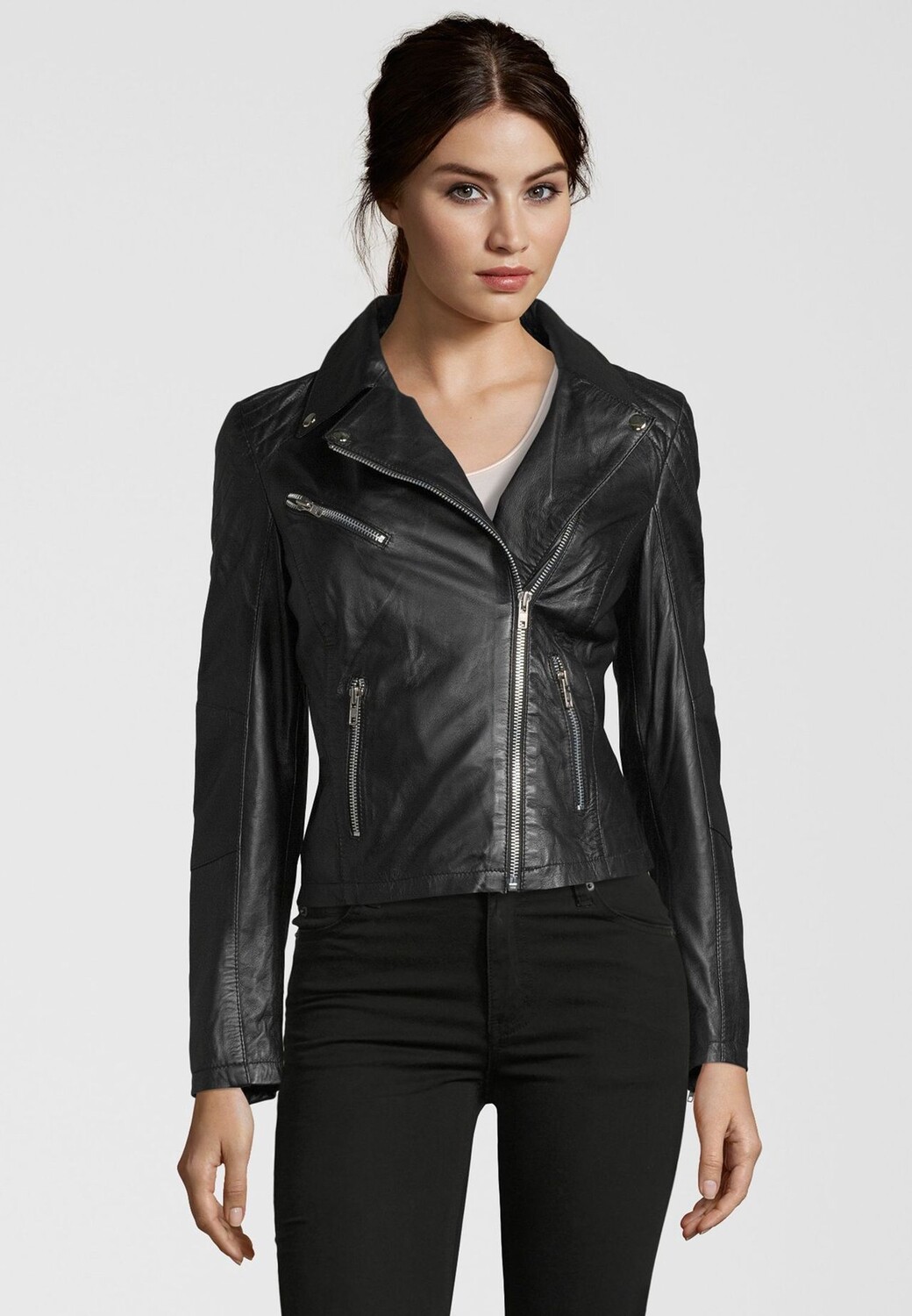 Кожаная куртка Эмилия в стильном дизайне 7eleven, черный
Кожаная куртка Эмилия в стильном дизайне 7eleven, черный