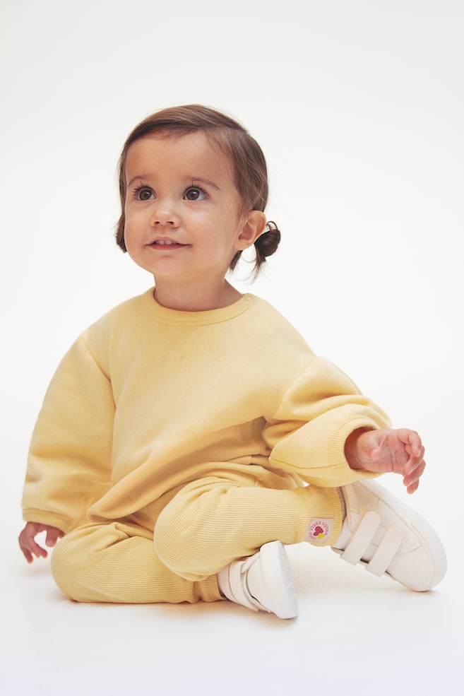 Двухкомпонентный свитшот и леггинсы H&M, желтый 
Двухкомпонентный свитшот и леггинсы H&M, желтый