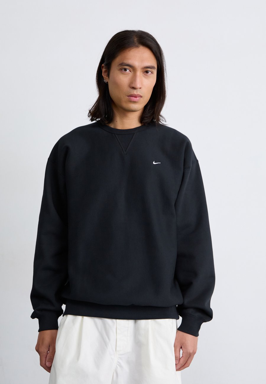 Толстовка Nike Sportswear SOLO CREW, Black
Толстовка Nike Sportswear SOLO CREW, Black