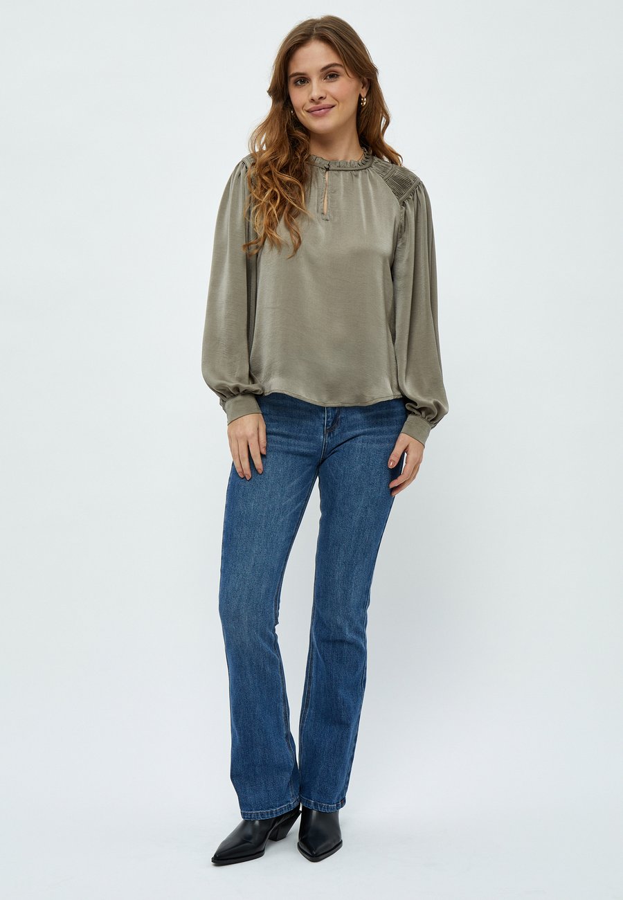 Блуза PEPPERCORN Blouse, Winter Twig Sand Melange/Metallic Grey
Блуза PEPPERCORN Blouse, Winter Twig Sand Melange/Metallic Grey