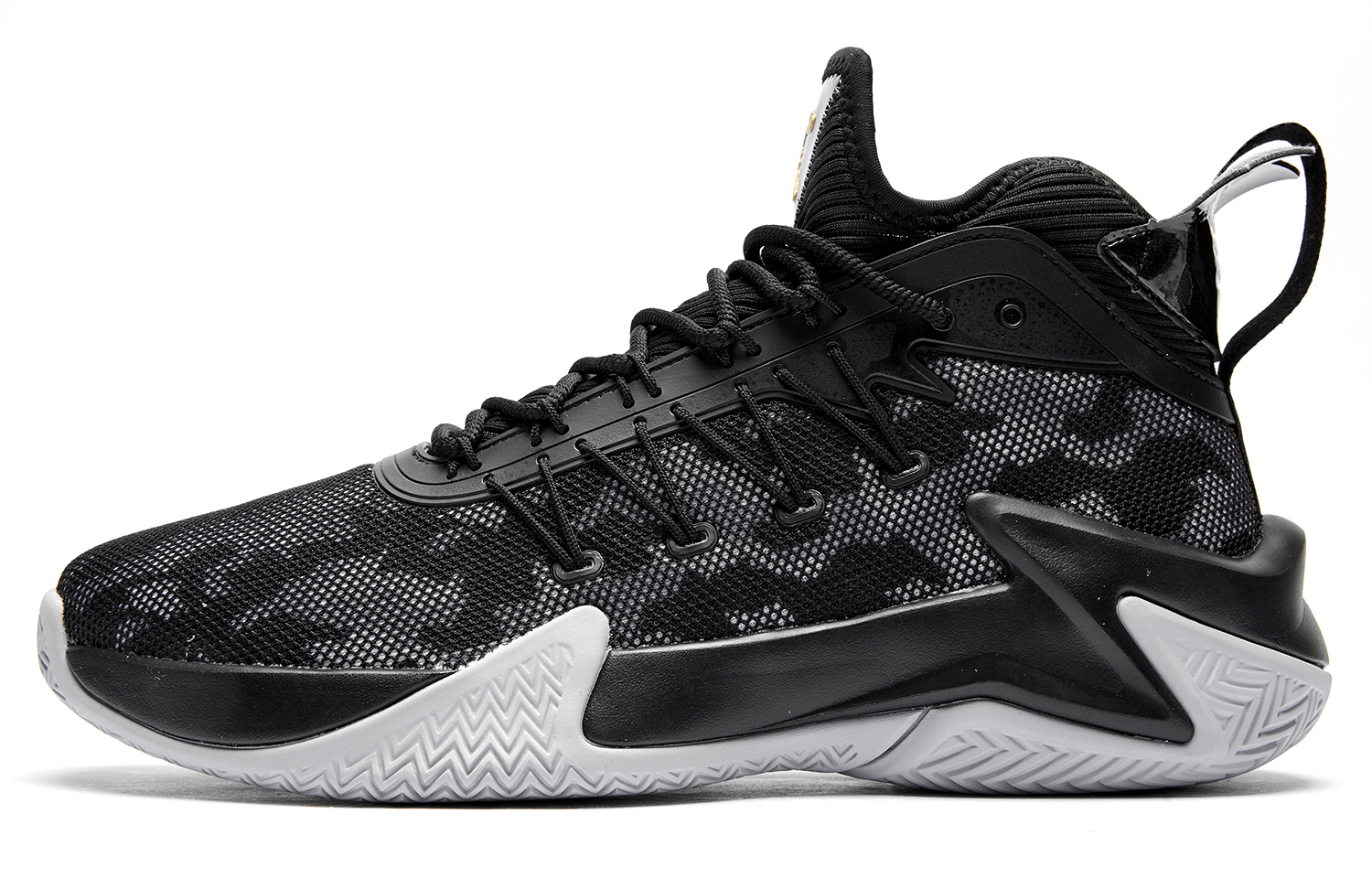 Кроссовки баскетбольные Broken Shadow 1.0 мужские низкие черные золотые QIAODAN
Кроссовки баскетбольные Broken Shadow 1.0 мужские низкие черные золотые QIAODAN