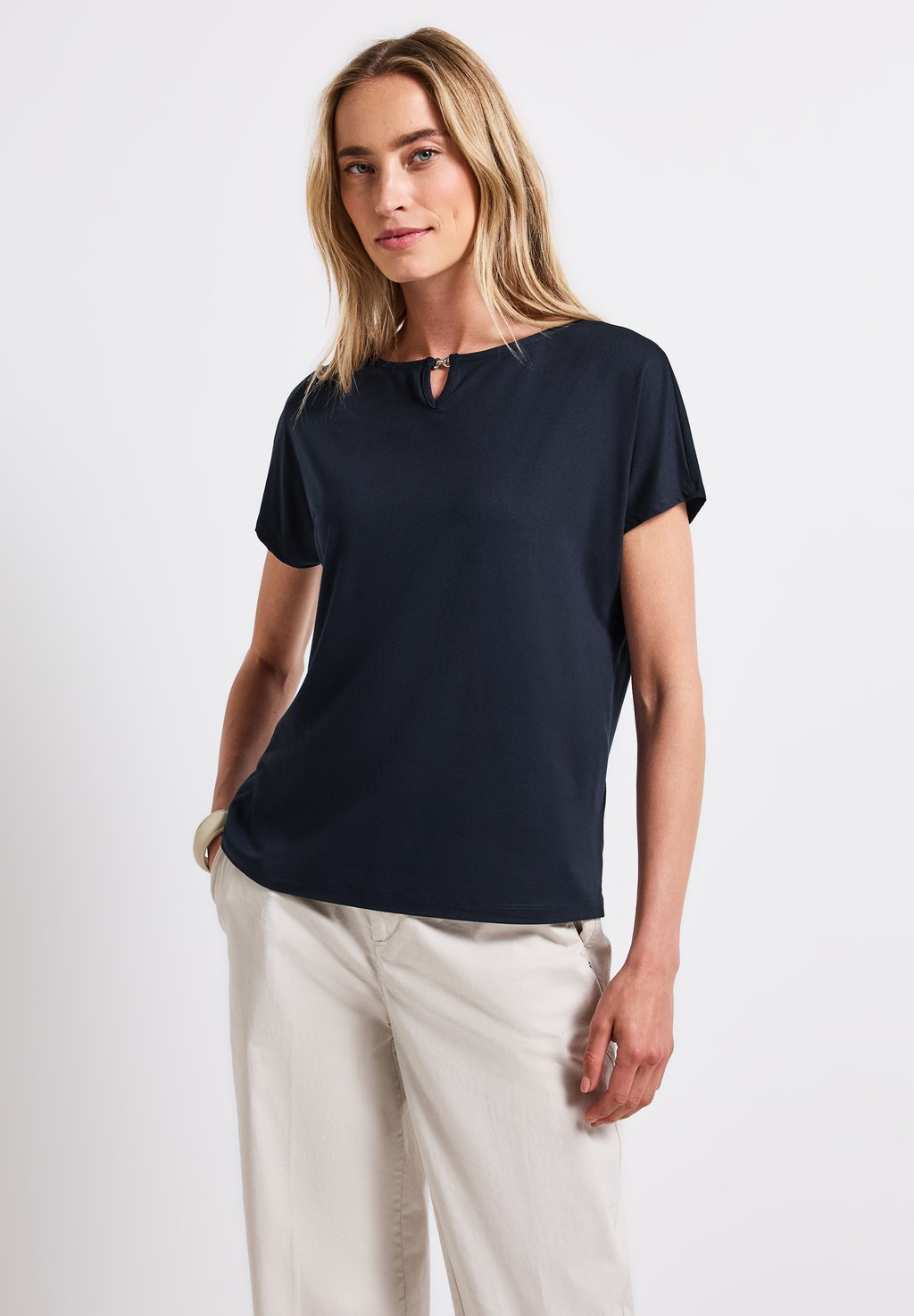 Базовая футболка MIT CUT OUT Street One, темно-синий
Базовая футболка MIT CUT OUT Street One, темно-синий