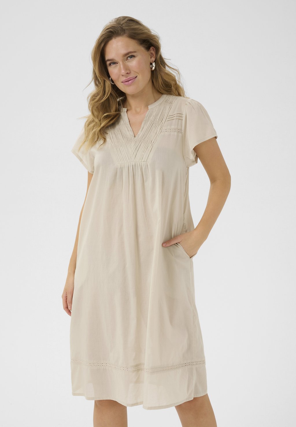Повседневное платье KAKARLI Kaffe, песочный
Повседневное платье KAKARLI Kaffe, песочный