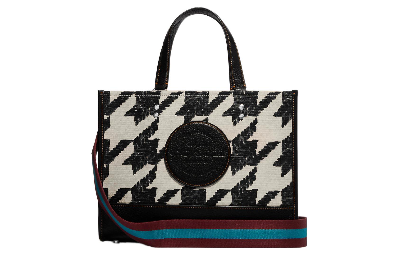 Демпси Сумка-шоппер из холста с кожаными деталями Большая Сумка-тоут Женская Чёрно-белая COACH
Демпси Сумка-шоппер из холста с кожаными деталями Большая Сумка-тоут Женская Чёрно-белая COACH