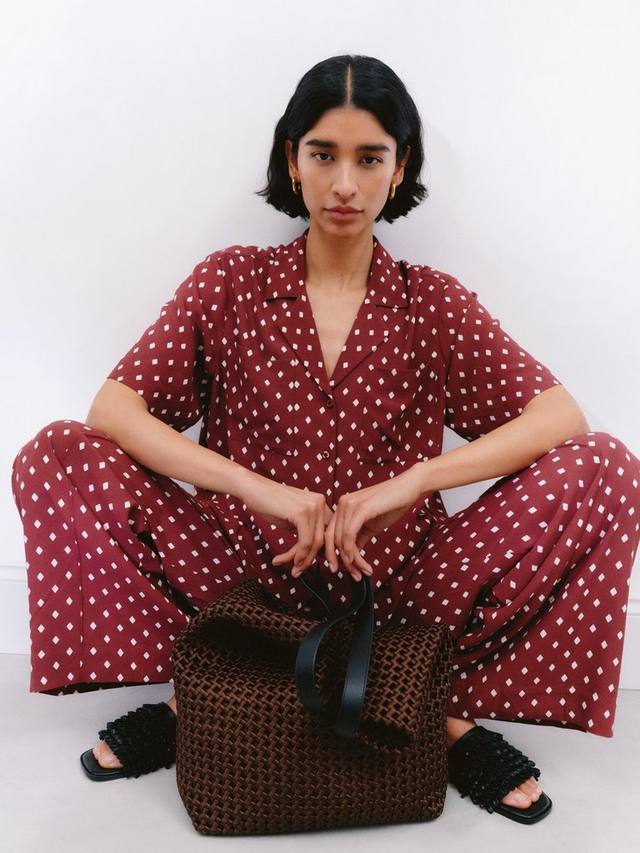 Рубашка с геометрическим отложным воротником HUSH, цвет Dark Red/White
Рубашка с геометрическим отложным воротником HUSH, цвет Dark Red/White