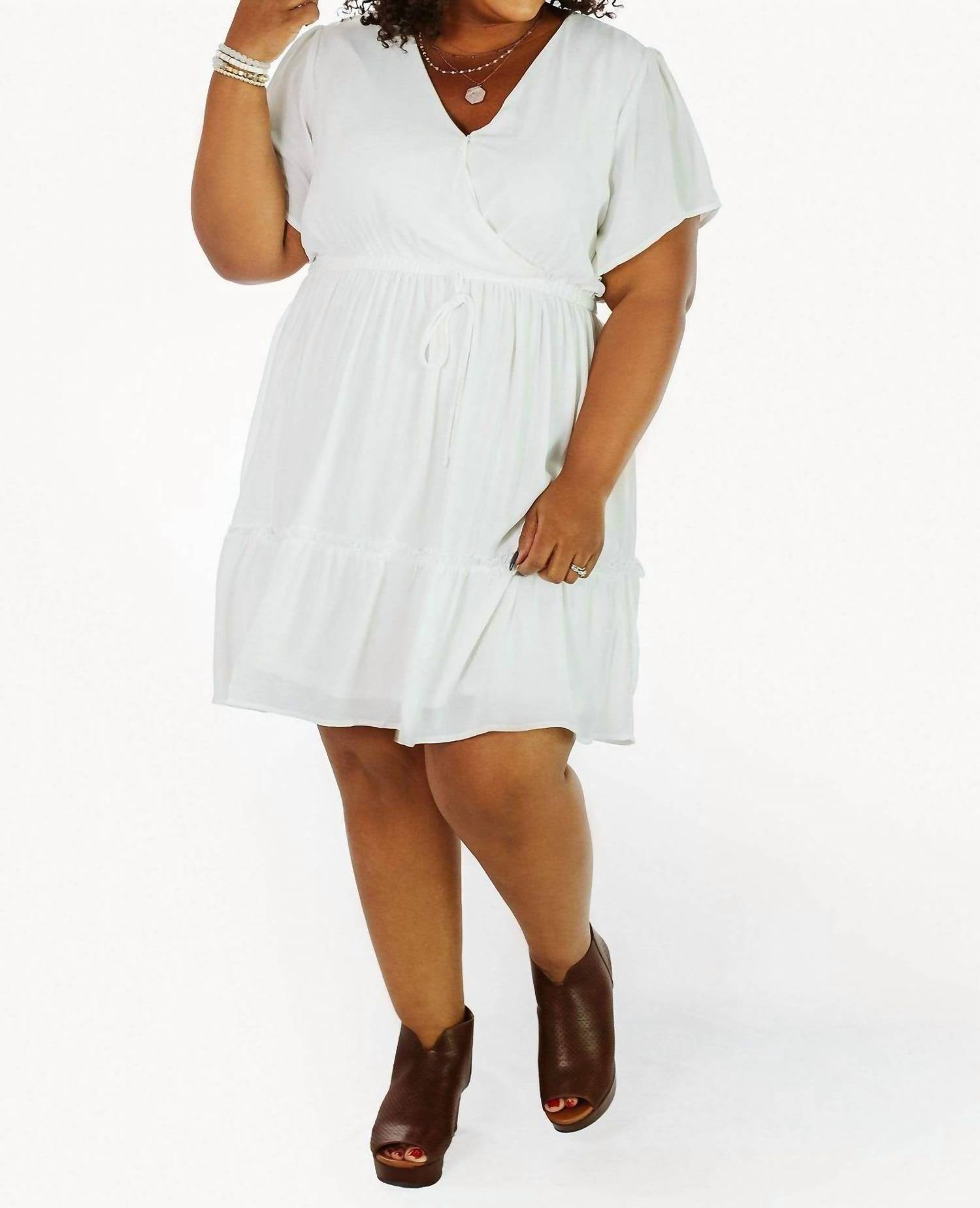 Платье Bay Breeze - Plus в цвете слоновой кости Glitzy Girlz Boutique 
Платье Bay Breeze - Plus в цвете слоновой кости Glitzy Girlz Boutique