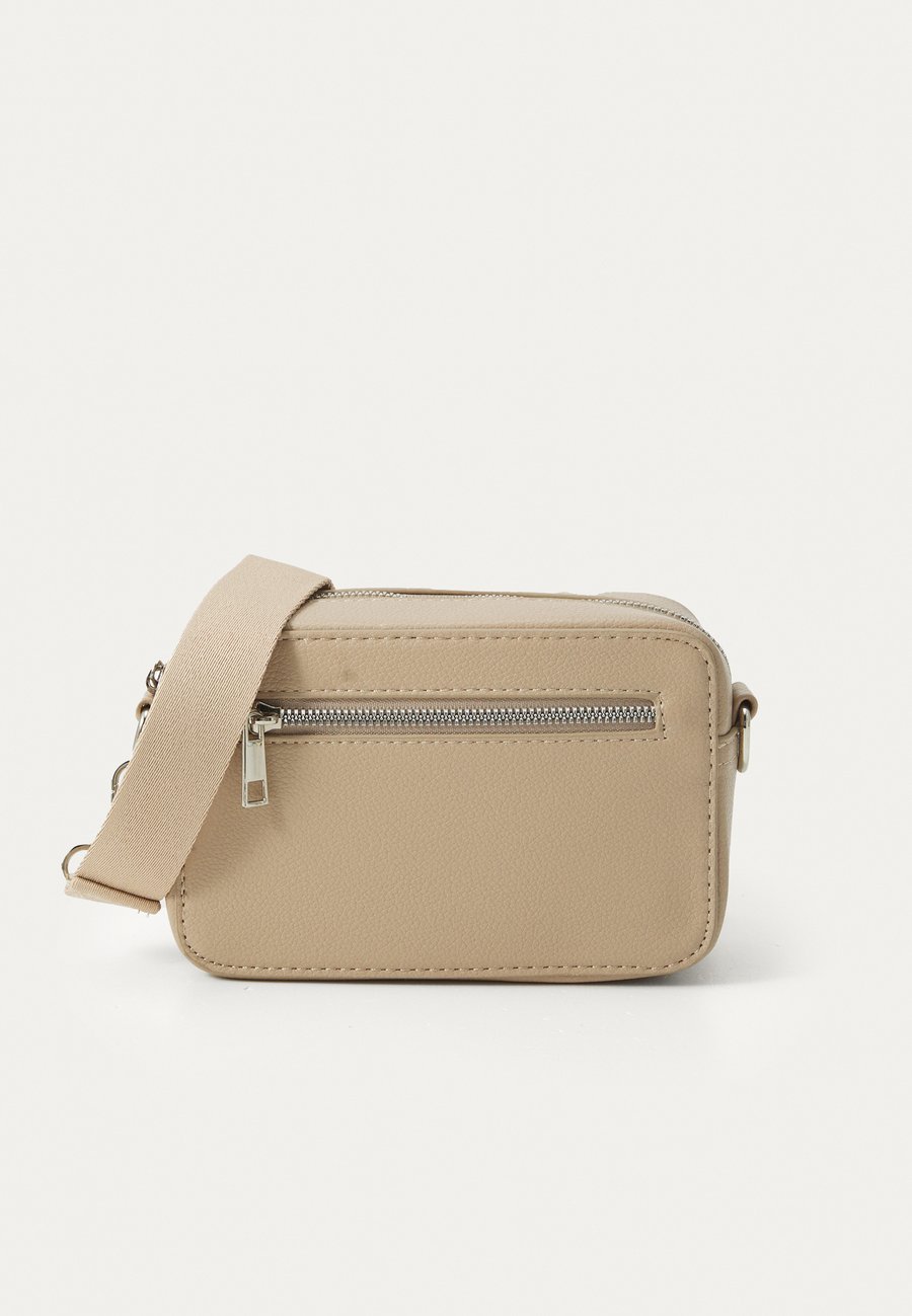 Сумка кросс-боди ONLY ONLYARA ZIP CROSSBODY BAG , Satellite/Silver-Coloured/Grey
Сумка кросс-боди ONLY ONLYARA ZIP CROSSBODY BAG , Satellite/Silver-Coloured/Grey