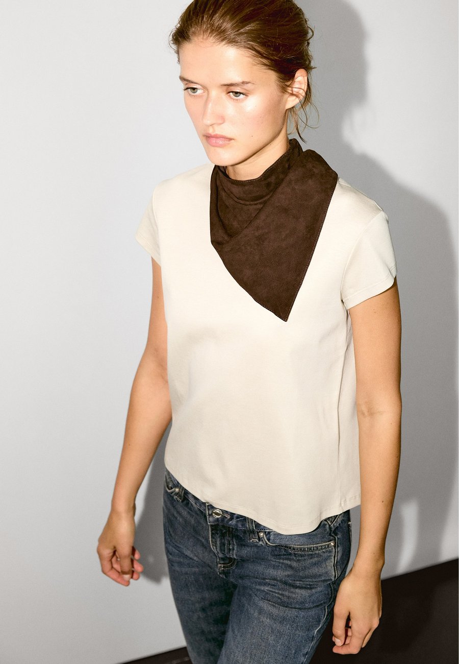 Футболка Massimo Dutti SHORT SLEEVE WITH ROUND NECK, Beige
Футболка Massimo Dutti SHORT SLEEVE WITH ROUND NECK, Beige