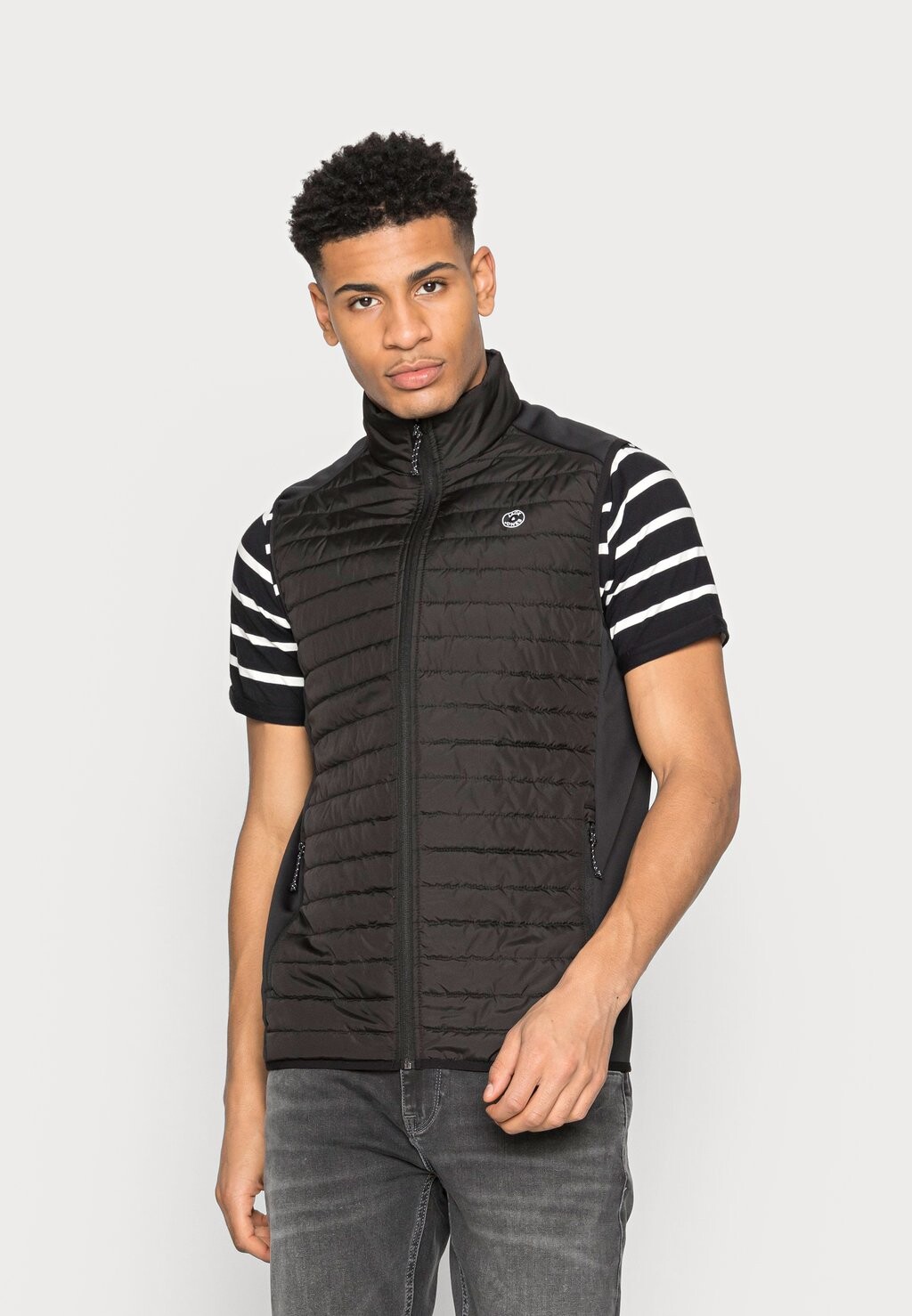 Жилет Jack & Jones MULTI BODYWARMER COLLAR NOOS, цвет Black, Серый, Жилет Jack & Jones MULTI BODYWARMER COLLAR NOOS, цвет Black
Жилет Jack & Jones MULTI BODYWARMER COLLAR NOOS, цвет Black, Серый, Жилет Jack & Jones MULTI BODYWARMER COLLAR NOOS, цвет Black