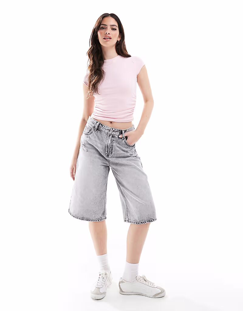 Джинсовые шорты Stradivarius серого цвета с эффектом потертости
Джинсовые шорты Stradivarius серого цвета с эффектом потертости