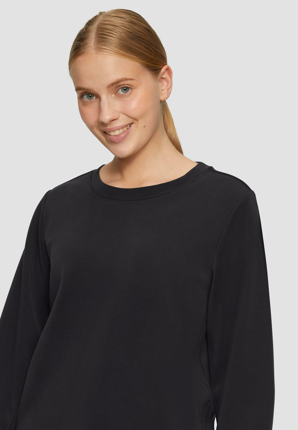 Толстовка MIT WEITEN ÄRMELN s.Oliver, черный
Толстовка MIT WEITEN ÄRMELN s.Oliver, черный