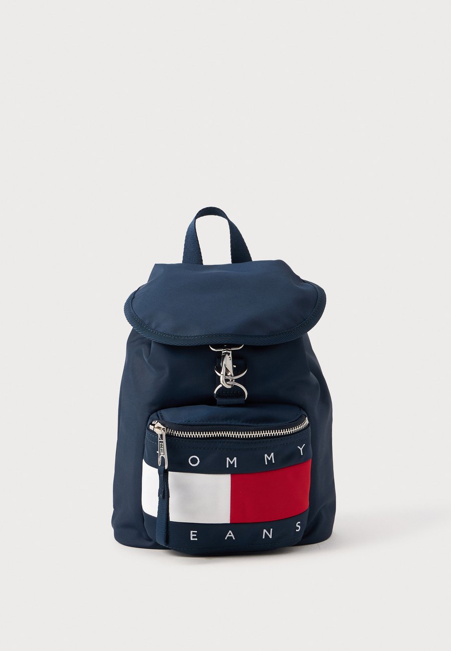 Рюкзак Tommy Jeans ARCHIVE BACKPACK, Dark Night Navy/Dark Blue
Рюкзак Tommy Jeans ARCHIVE BACKPACK, Dark Night Navy/Dark Blue