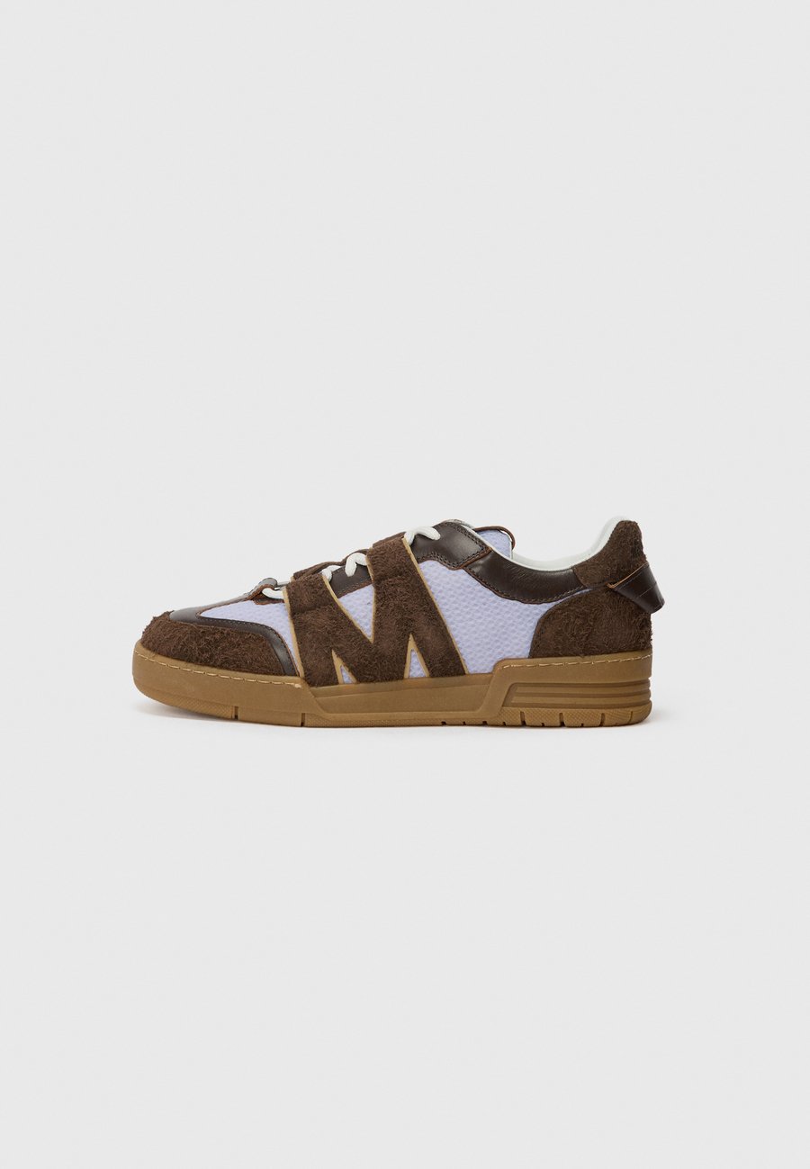 Кроссовки MOSCHINO Trainers, Lilla/Moro/Ochre
Кроссовки MOSCHINO Trainers, Lilla/Moro/Ochre