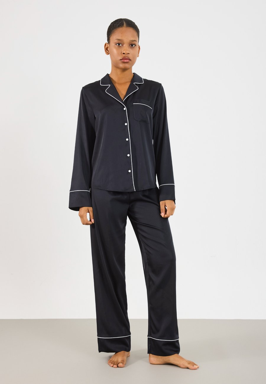 Пижамный комплект Even&Odd SET, Black
Пижамный комплект Even&Odd SET, Black