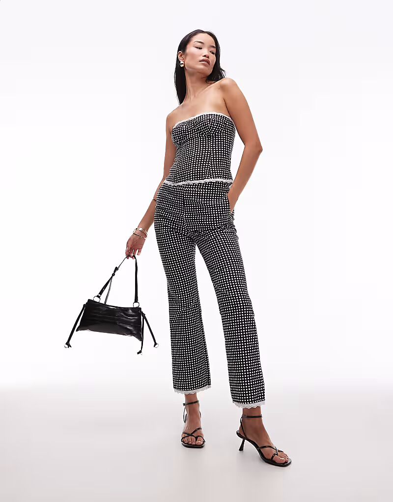 Укороченные прямые брюки в черную клетку Weworewhat
Укороченные прямые брюки в черную клетку Weworewhat