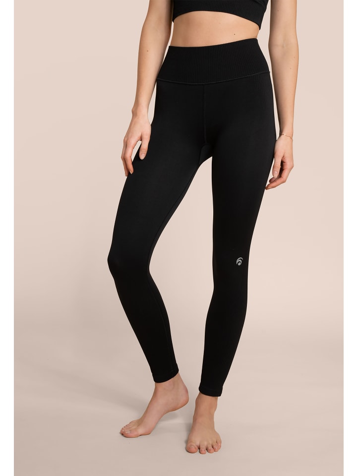 Леггинсы Sydney черного цвета OCEANSAPART
Леггинсы Sydney черного цвета OCEANSAPART