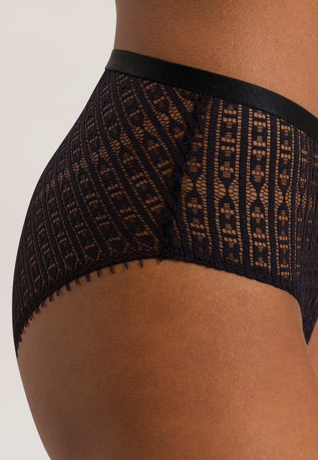 Трусы HEDY Hanro, черный
Трусы HEDY Hanro, черный