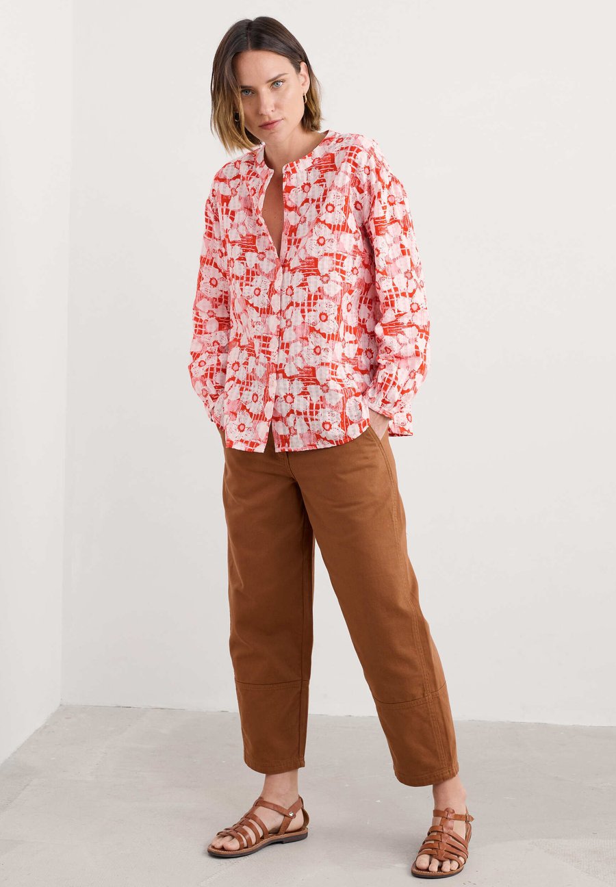 Блуза Seasalt Cornwall RADIANCE, Orange-Patchwork Bloom Chalk/Orange
Блуза Seasalt Cornwall RADIANCE, Orange-Patchwork Bloom Chalk/Orange