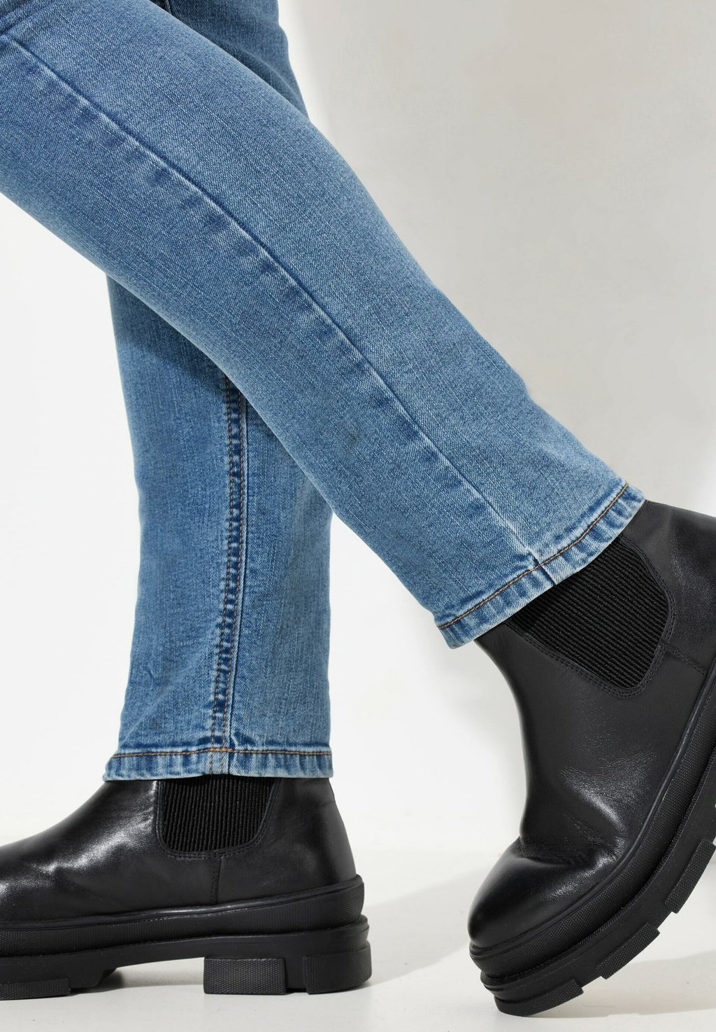 Джинсы облегающие STRETCH Ulla Popken, светло-голубой
Джинсы облегающие STRETCH Ulla Popken, светло-голубой