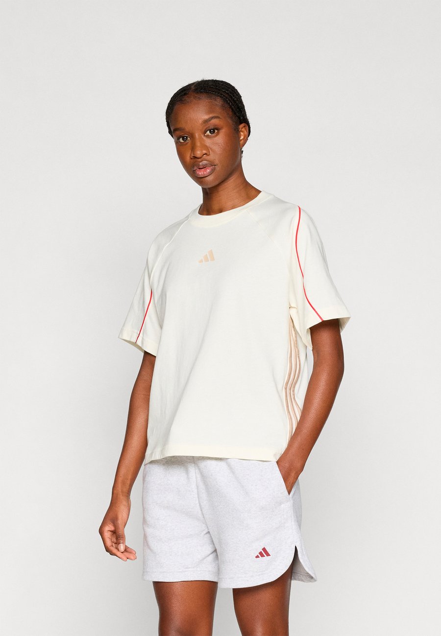 Футболка Adidas Sportswear STADIUM TEE, Off White/Pure Ruby/Crystal Linen/Off-White, Белый, Футболка Adidas Sportswear STADIUM TEE, Off White/Pure Ruby/Crystal Linen/Off-White
Футболка Adidas Sportswear STADIUM TEE, Off White/Pure Ruby/Crystal Linen/Off-White, Белый, Футболка Adidas Sportswear STADIUM TEE, Off White/Pure Ruby/Crystal Linen/Off-White