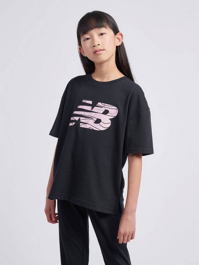 Детская футболка с логотипом New Balance, Caviar
Детская футболка с логотипом New Balance, Caviar