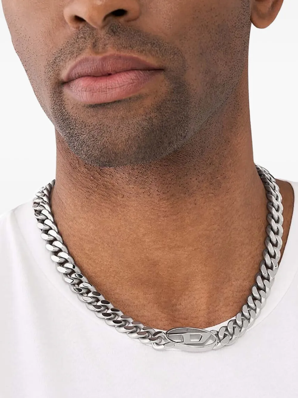 Колье-чокер с логотипом D Diesel, серебристый
Колье-чокер с логотипом D Diesel, серебристый