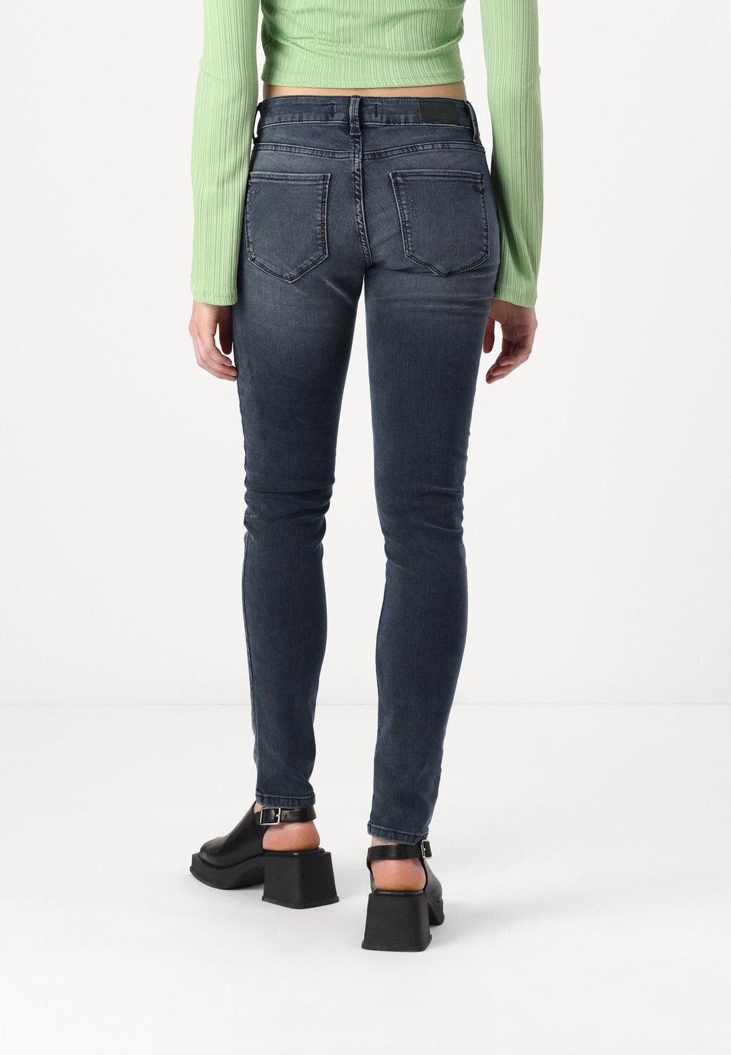 Джинсы облегающие NICOLE LTB, темно-синий деним
Джинсы облегающие NICOLE LTB, темно-синий деним