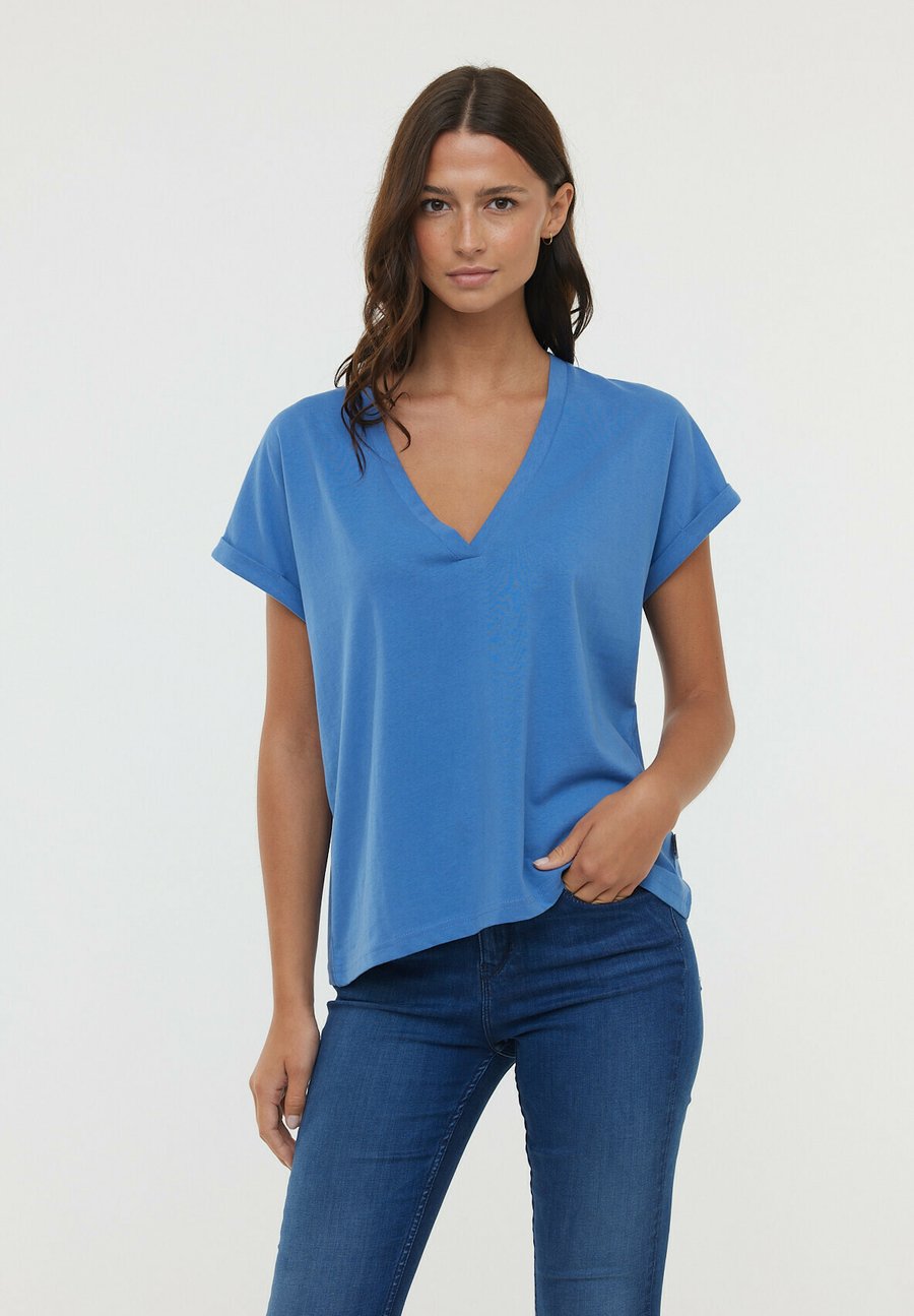 Футболка Lee Cooper ALYS MC, Celadon Blue/Blue
Футболка Lee Cooper ALYS MC, Celadon Blue/Blue