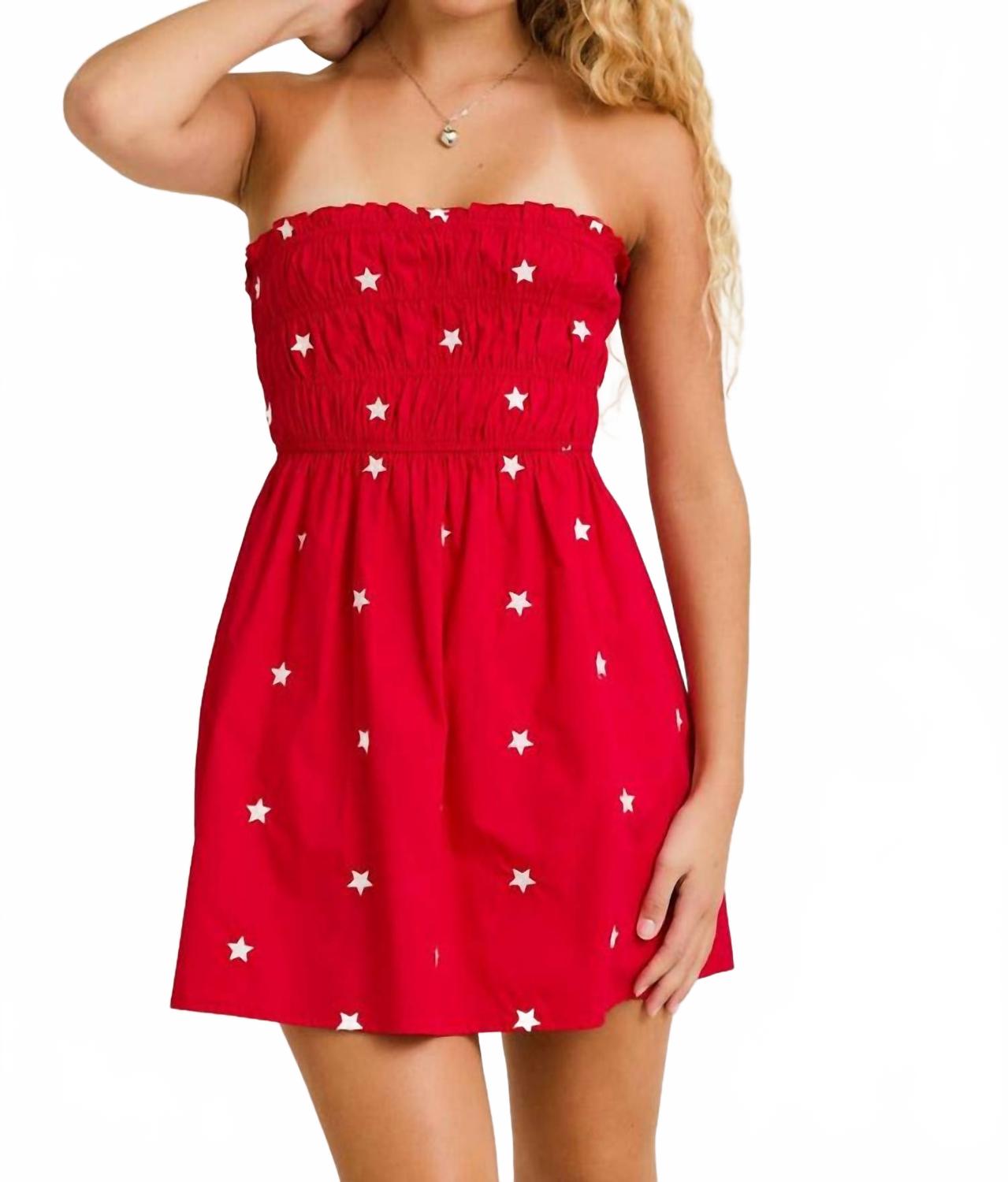 Звездчатое мини-платье без бретелей в красном цвете LE LIS
Звездчатое мини-платье без бретелей в красном цвете LE LIS