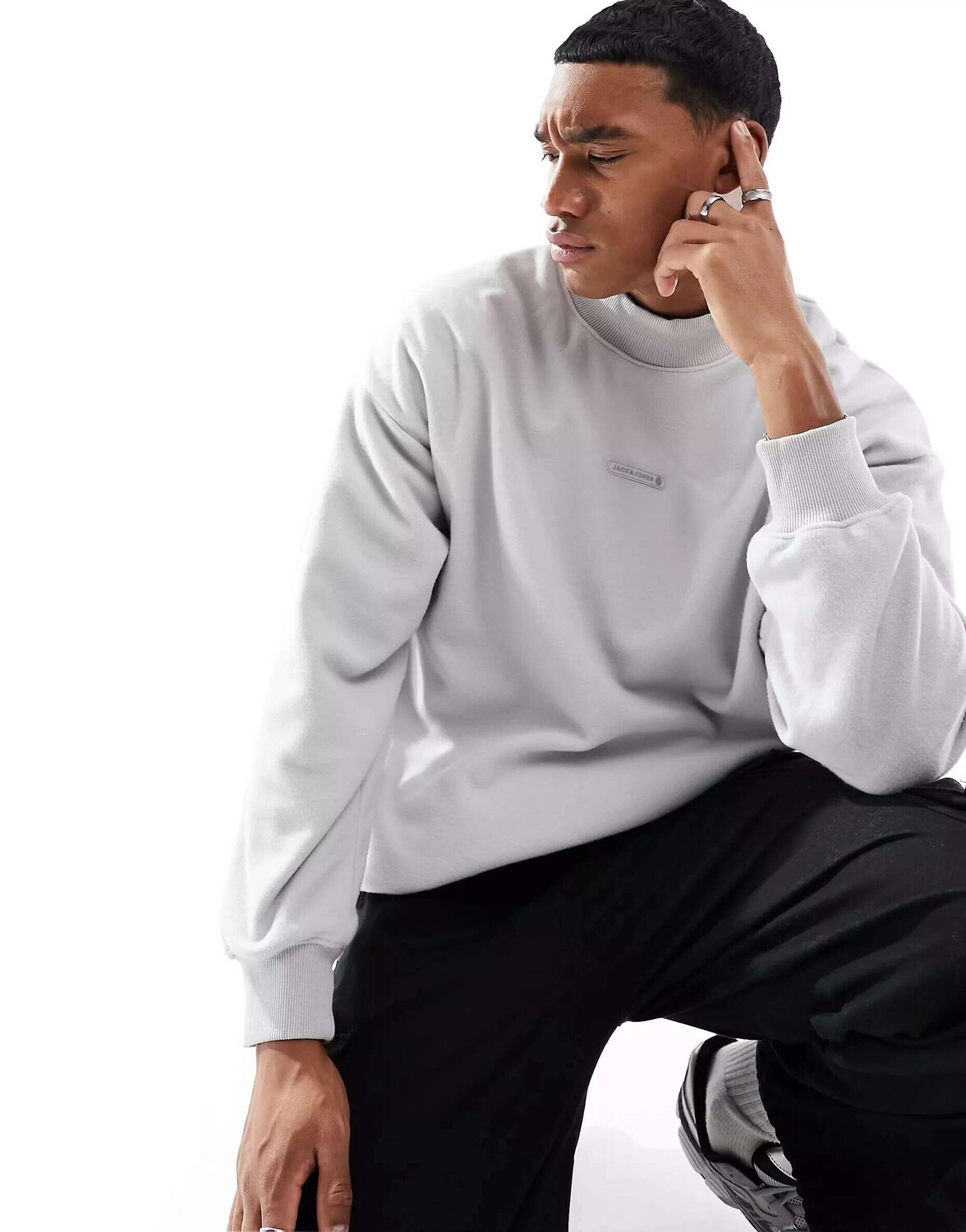 Серый флисовый свитшот оверсайз с высоким воротником Jack & Jones
Серый флисовый свитшот оверсайз с высоким воротником Jack & Jones