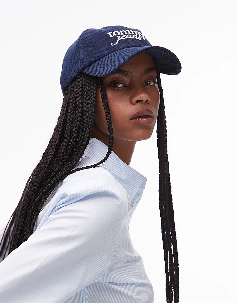 Кепка Tommy Jeans с логотипом темно-синего цвета
Кепка Tommy Jeans с логотипом темно-синего цвета