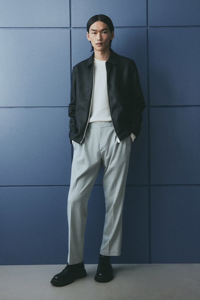 Брюки со стрелками, прямого кроя H&M, серый
Брюки со стрелками, прямого кроя H&M, серый