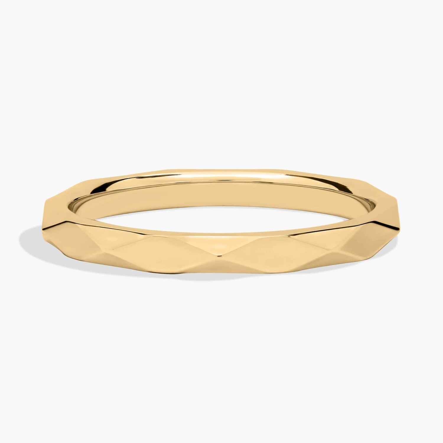 Кольцо с отделкой в виде треугольника со скошенными краями из желтого золота 18 карат (2 мм) Blue Nile
Кольцо с отделкой в виде треугольника со скошенными краями из желтого золота 18 карат (2 мм) Blue Nile