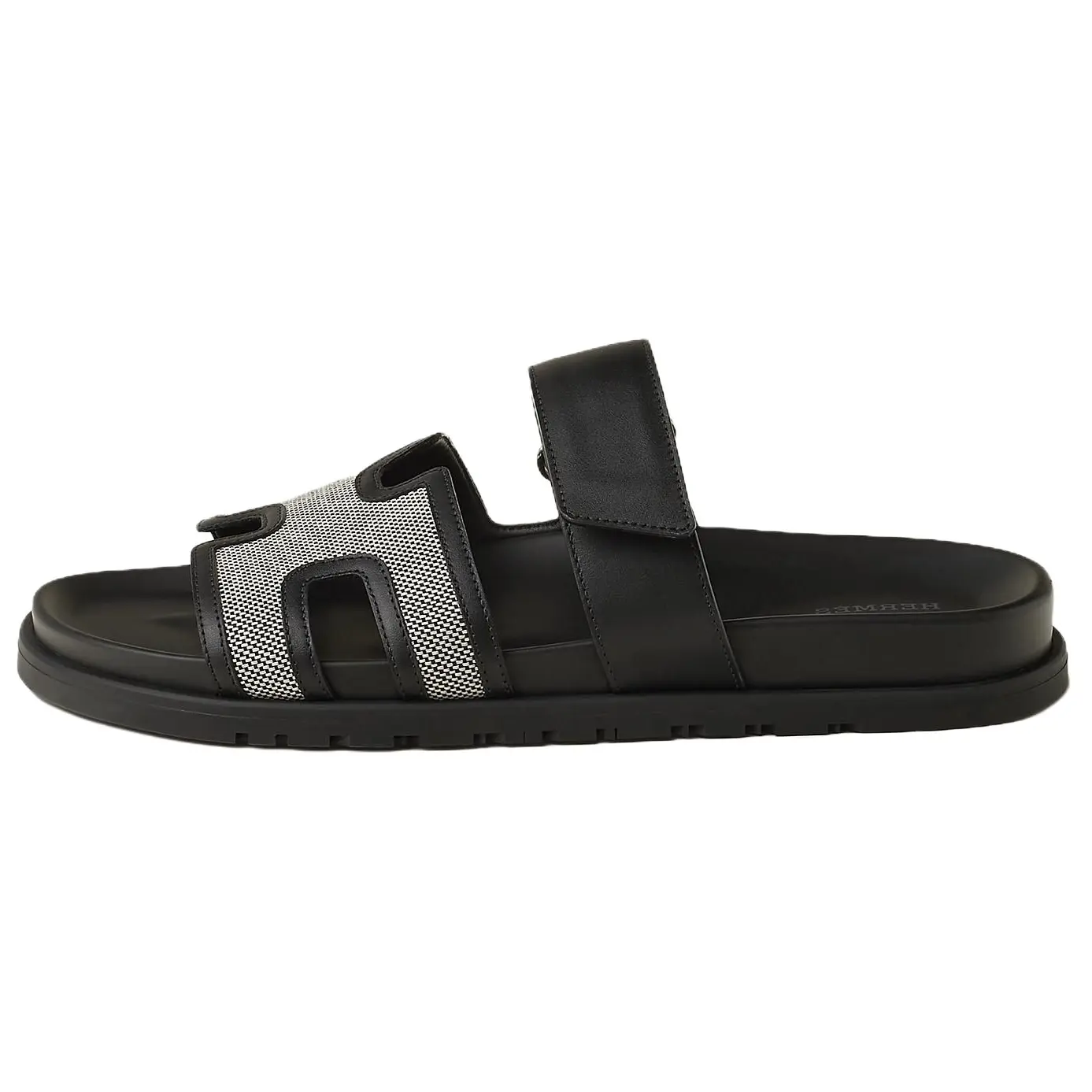 HERMES Шлёпанцы Chypre Slide мужские чёрные
HERMES Шлёпанцы Chypre Slide мужские чёрные