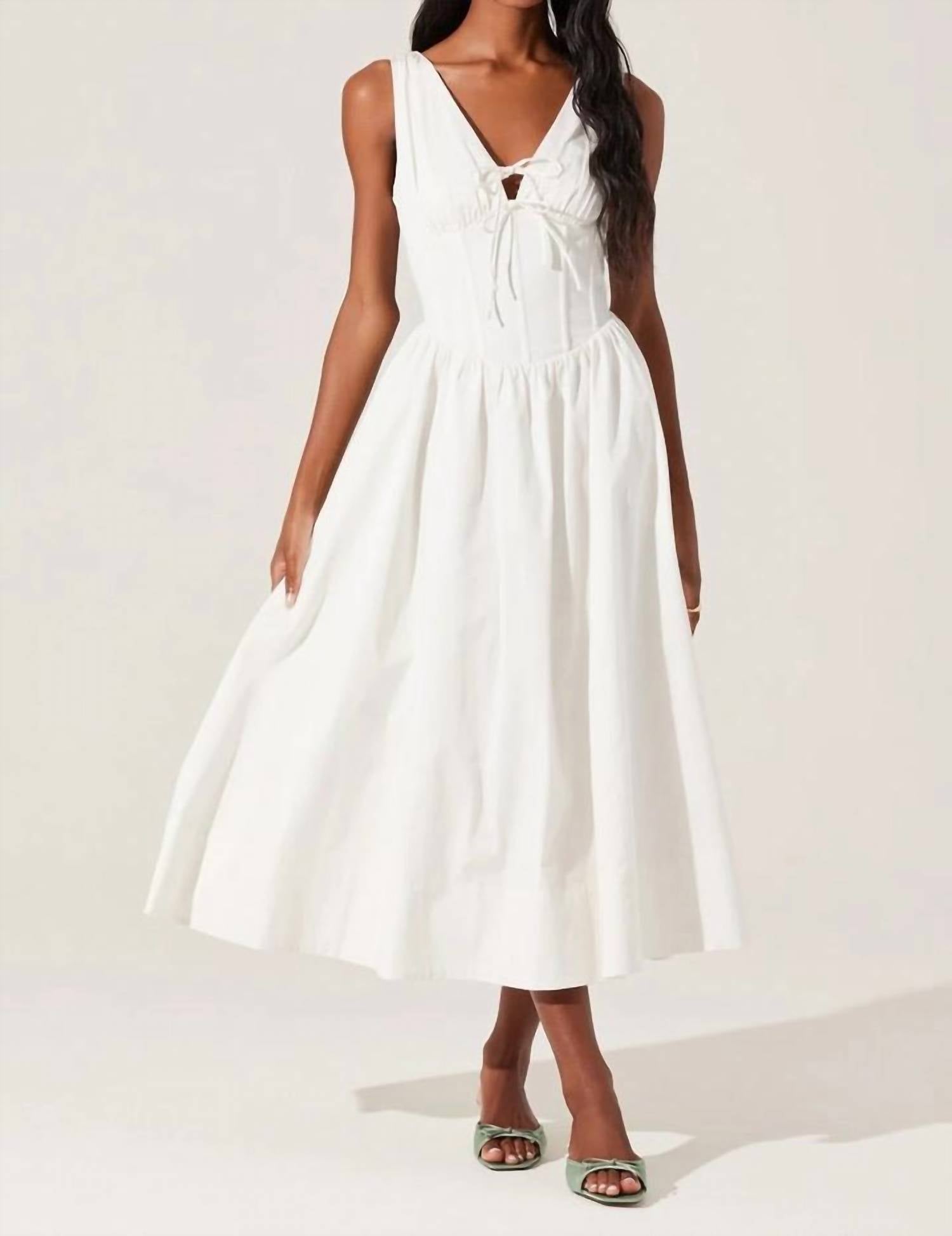 Платье Maili в белом цвете ASTR
Платье Maili в белом цвете ASTR